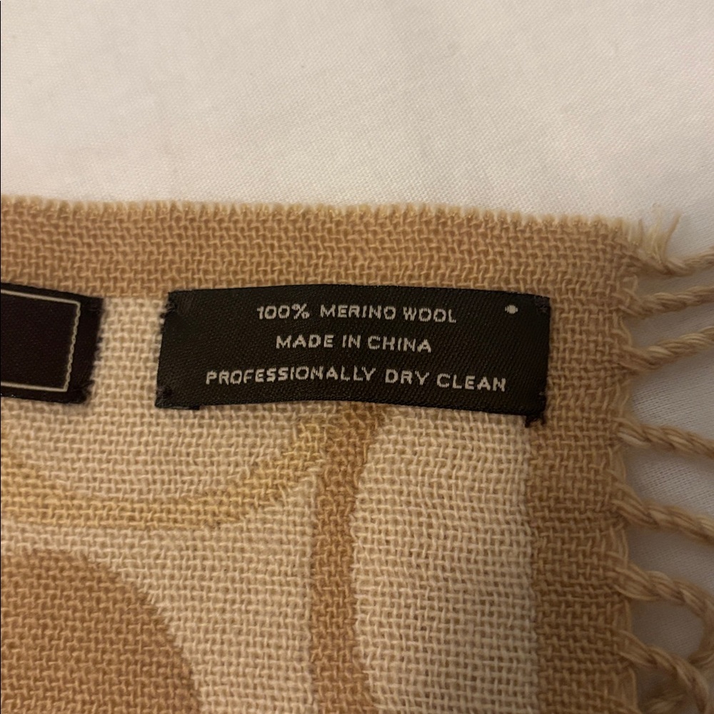 Coach Tan & Cream logo Patterned rectangle fringe scarf 100% Merino wool classic - Picture 5 of 11
